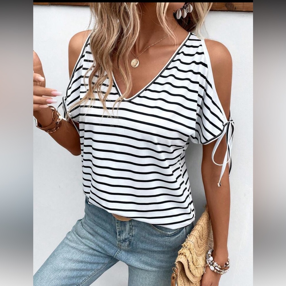 SHEIN || NWOT Striped Cold Shoulder Tee (S)